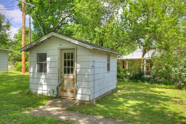 720 Kentland Dr, Neosho, MO 64850 - view of shed