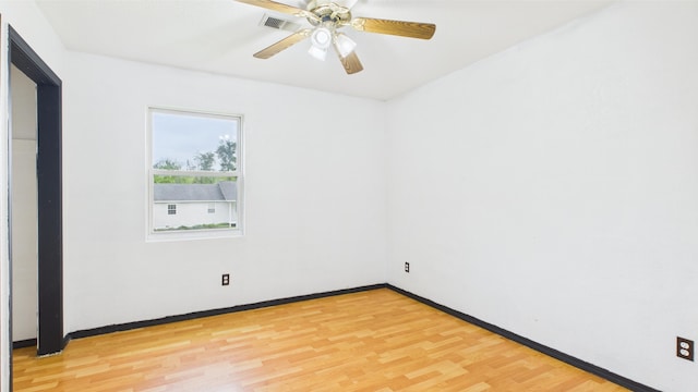 empty room featuring light wood-style floors, baseboards, and a ceiling fan