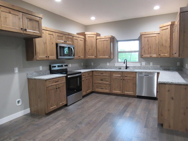 748 Birdsong Ln, Marshfield, MO 65706 - kitchen with appliances with stainless steel finishes, a sink, baseboards, dark wood-style flooring, and recessed lighting
