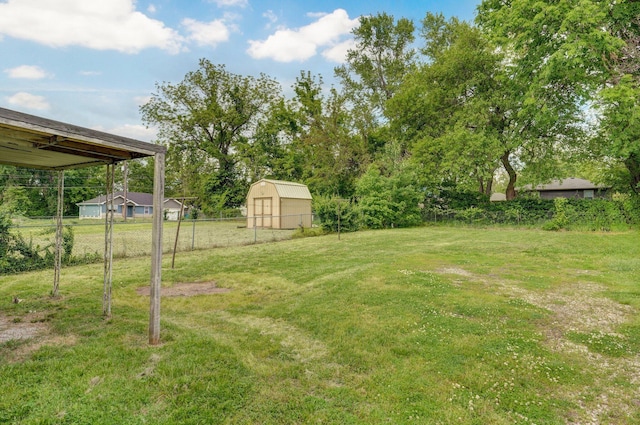 view of yard featuring a storage unit and an outdoor structure