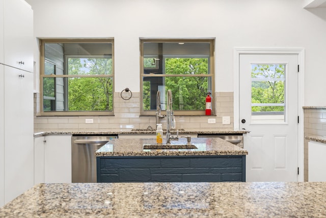 1970 Pointe Royale Dr, Branson, MO 65616 - bathroom with a sink and backsplash