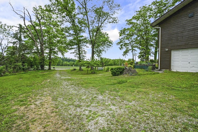 view of green lawn