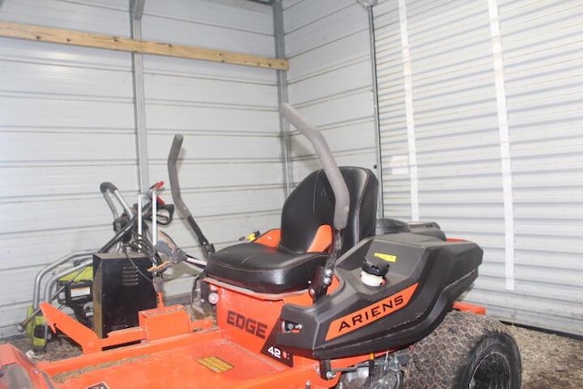 23197 Oakwood Cir, Hermitage, MO 65668 - view of garage