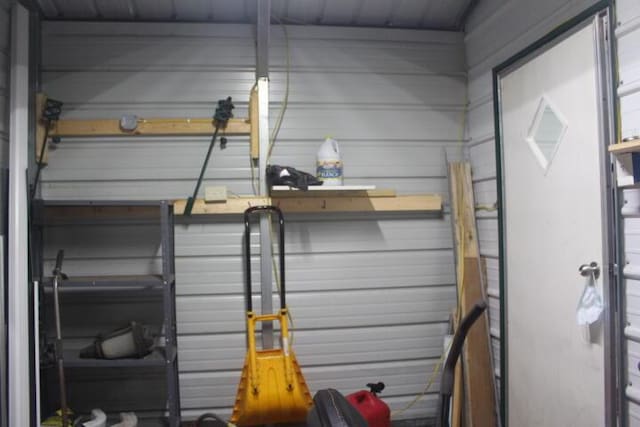 23197 Oakwood Cir, Hermitage, MO 65668 - view of garage