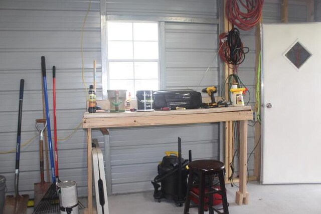 23197 Oakwood Cir, Hermitage, MO 65668 - view of garage