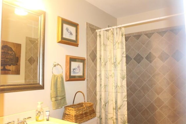 23197 Oakwood Cir, Hermitage, MO 65668 - full bathroom with a tile shower and a sink