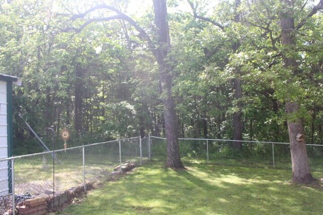 23197 Oakwood Cir, Hermitage, MO 65668 - view of yard