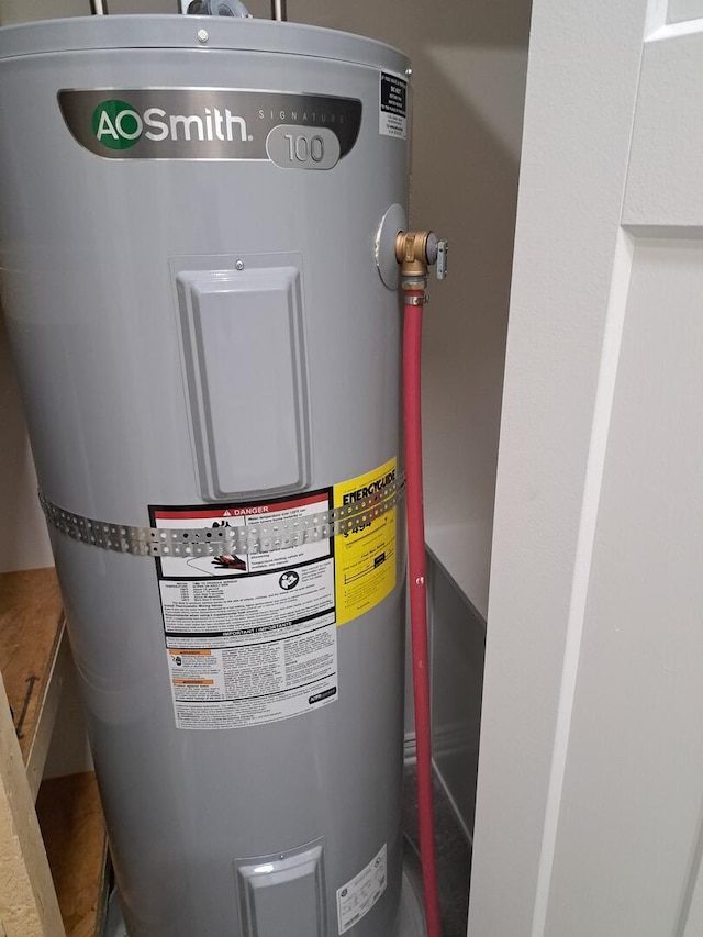 137 Vista Ln, Granby, MO 64844 - utility room featuring electric water heater