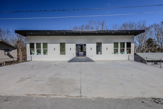 139 Cherokee Dr, Kimberling City, MO 65686 - view of front facade featuring fence