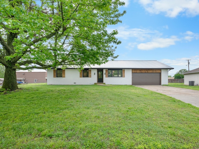 714 E Buffalo St, Bolivar, MO 65613 - view of front of home with driveway, a front yard, a garage, metal roof, and stucco siding