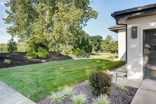 3900 E Dunrobin Dr, Springfield, MO 65809 - view of grassy yard