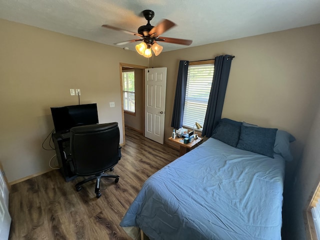 941 Peace In The Valley Rd, Blue Eye, MO 65611 - bedroom featuring wood finished floors, a desk, a ceiling fan, and baseboards