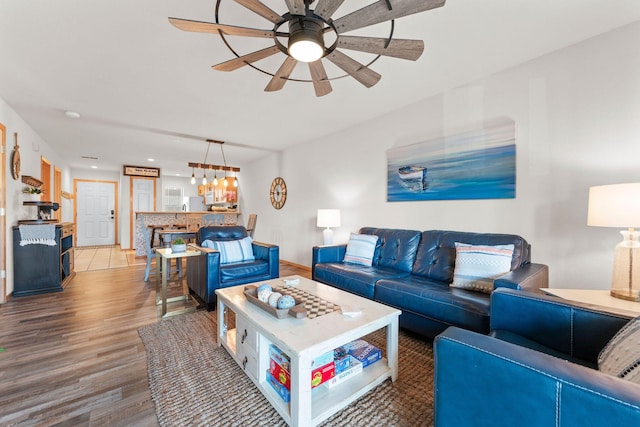 living area with wood finished floors, a ceiling fan, and recessed lighting