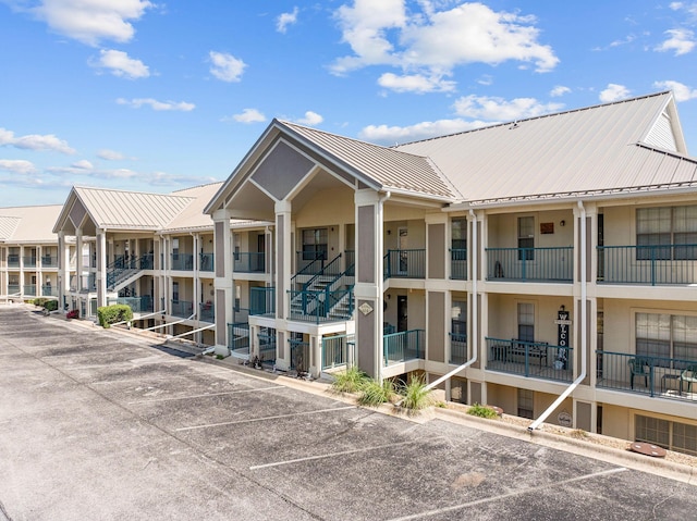 view of apartment building / complex with uncovered parking