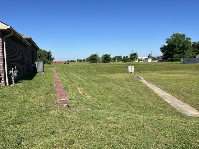 2130 Jonathan Hunter St, Joplin, MO 64804 - view of green lawn
