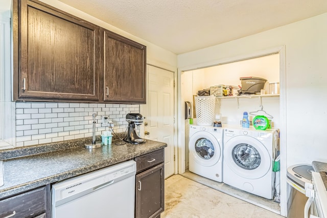 laundry area with washing machine and clothes dryer