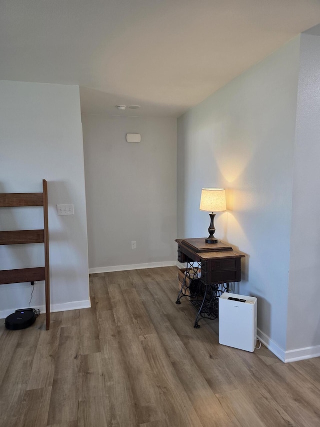 552 S Michelle Ave, Republic, MO 65738 - office space with wood finished floors and baseboards