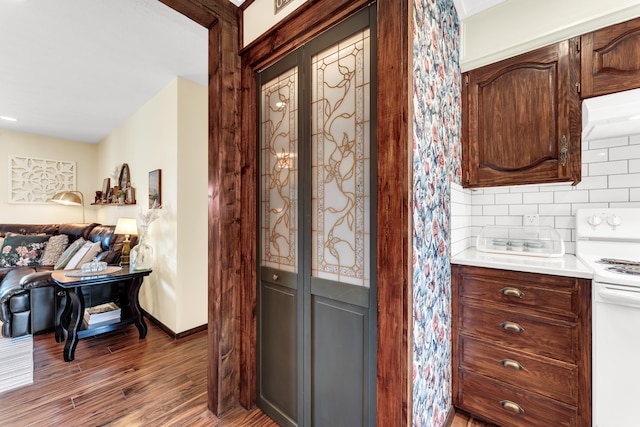 340 Greene Rd, Sparta, MO 65753 - entrance foyer with wood finished floors and baseboards