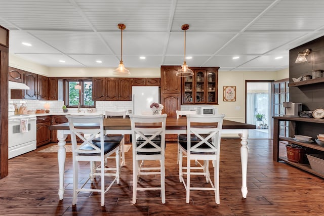 340 Greene Rd, Sparta, MO 65753 - kitchen with white appliances, tasteful backsplash, dark wood-type flooring, recessed lighting, and light countertops