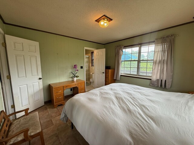 3036 P Hwy, Alton, MO 65606 - bedroom featuring crown molding and a textured ceiling