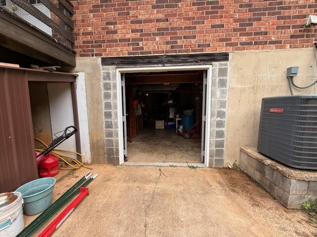 3036 P Hwy, Alton, MO 65606 - garage with central AC