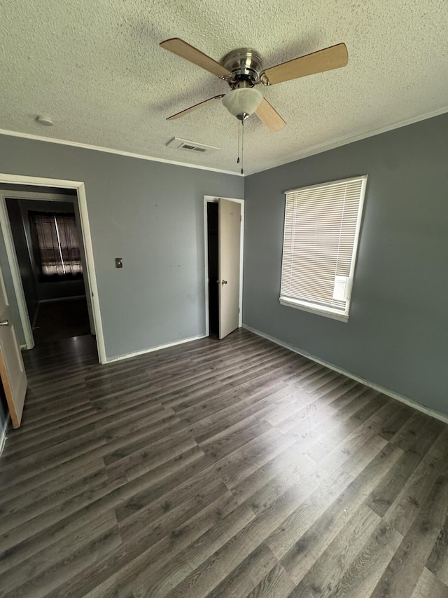 unfurnished bedroom featuring a textured ceiling, dark wood-style flooring, ceiling fan, baseboards, and a closet