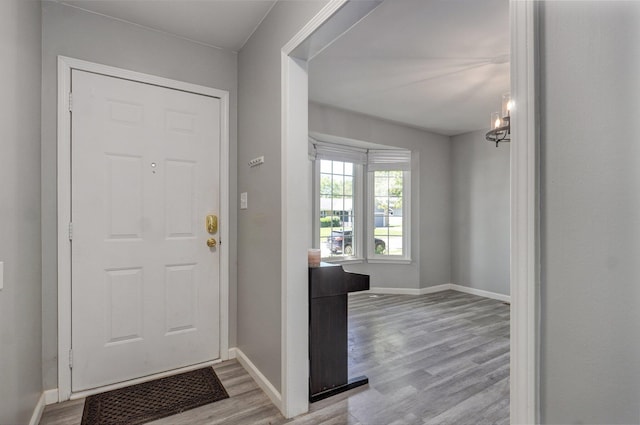 2857 E Linwood St, Springfield, MO 65804 - entrance foyer featuring light wood-style flooring and baseboards