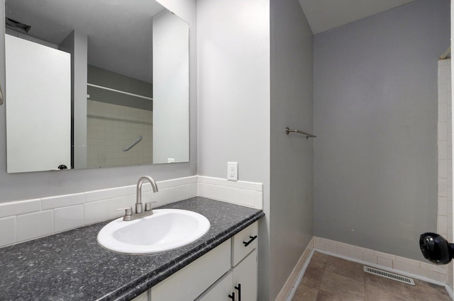 2857 E Linwood St, Springfield, MO 65804 - bathroom with vanity and baseboards