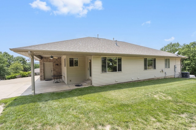 40 Overton Ct, Kimberling City, MO 65686 - back of property with cooling unit, a ceiling fan, a yard, a shingled roof, and a patio