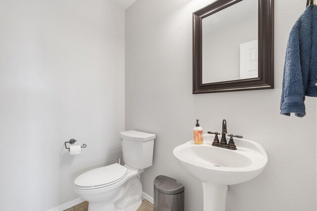 40 Overton Ct, Kimberling City, MO 65686 - half bathroom featuring toilet, baseboards, a sink, and tile patterned floors