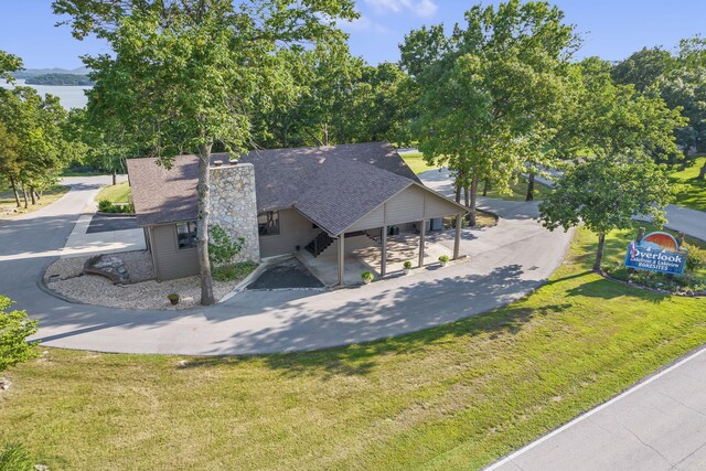 40 Overton Ct, Kimberling City, MO 65686 - view of front facade featuring roof with shingles, a front lawn, and a chimney