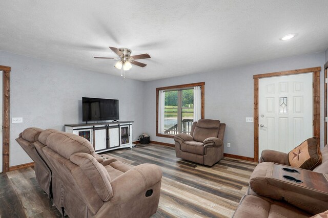 2121 E 505th Rd, Halfway, MO 65663 - living area featuring wood finished floors, a ceiling fan, baseboards, and recessed lighting