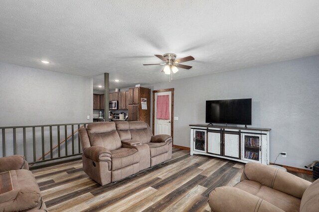 2121 E 505th Rd, Halfway, MO 65663 - living area featuring a ceiling fan, wood finished floors, baseboards, and recessed lighting