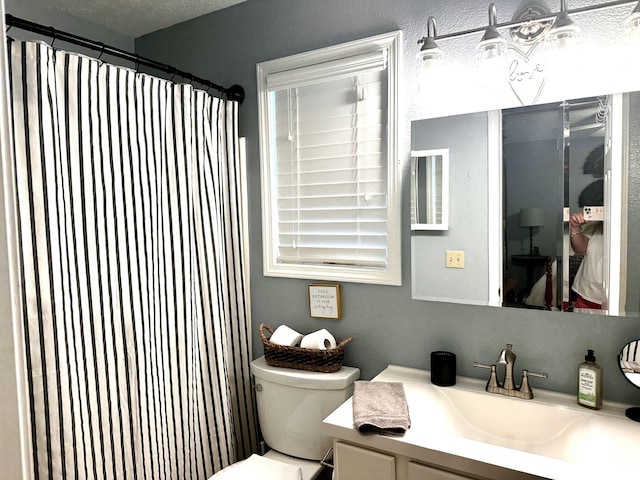 64 Deer Park Cir, Kimberling City, MO 65686 - full bath with vanity, toilet, and a shower with shower curtain