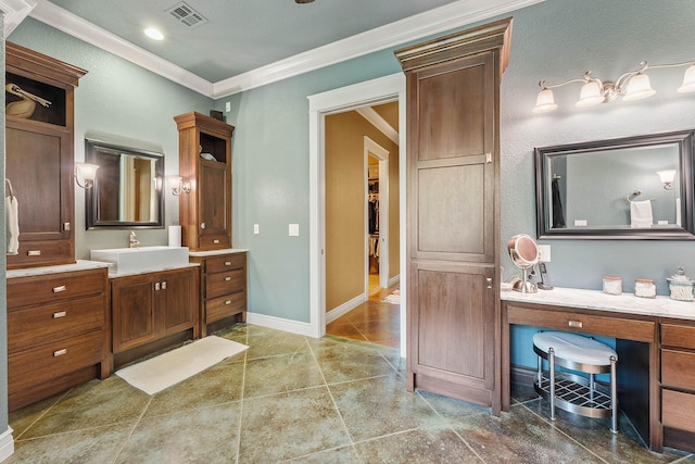 315 Buckskin Rdg, Pineville, MO 64856 - full bathroom with crown molding, vanity, and baseboards
