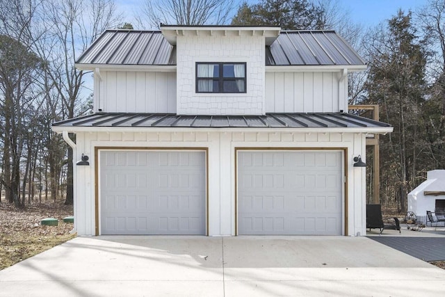 452 Rest Haven Ln, Blue Eye, MO 65611 - garage featuring driveway