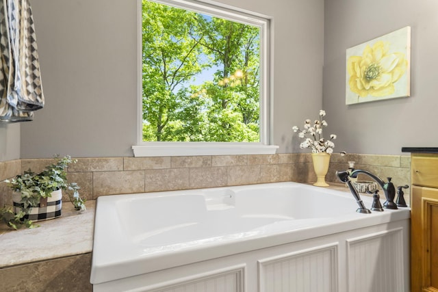 103 Dogwood Ct, Saddlebrooke, MO 65630 - full bath with a garden tub