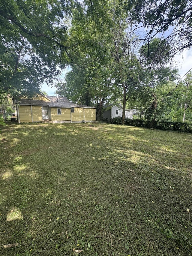2007 N Travis Ave, Springfield, MO 65803 - view of grassy yard