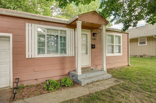 2708 N Fremont Ave, Springfield, MO 65803 - entrance to property featuring a lawn