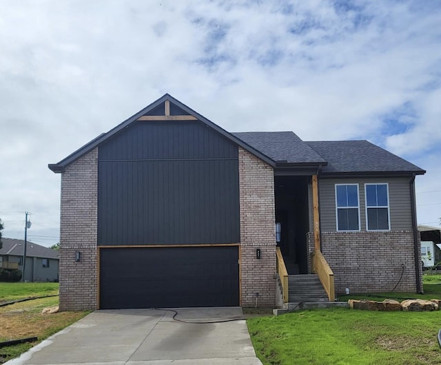 851 Tomahawk Ct, Marshfield, MO 65706 - view of front of house featuring brick siding and a front lawn