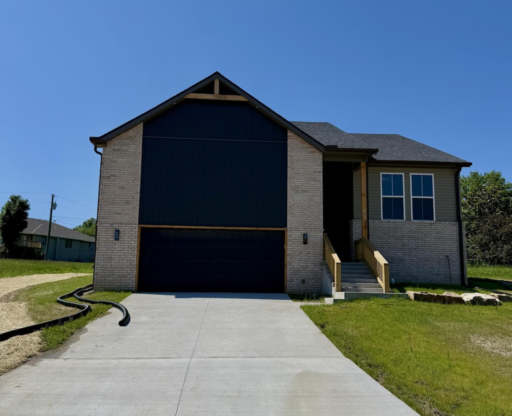 851 Tomahawk Ct, Marshfield, MO 65706 - view of front of home with brick siding, a front lawn, and driveway