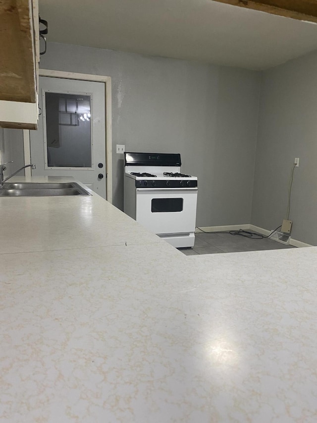1835 S Franklin Ave, Springfield, MO 65807 - kitchen featuring gas range gas stove and a sink