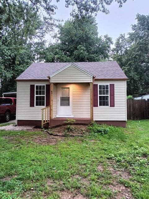 641 S Warren Ave, Springfield, MO 65802 - view of front of property featuring roof with shingles