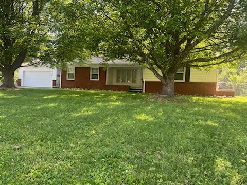 2124 S Kimbrough Ave, Springfield, MO 65807 - view of front of property with a front yard