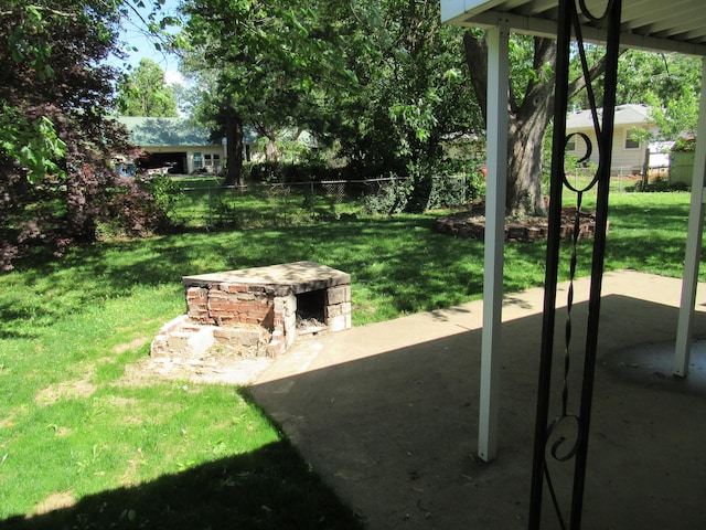 2124 S Kimbrough Ave, Springfield, MO 65807 - view of yard featuring a patio area