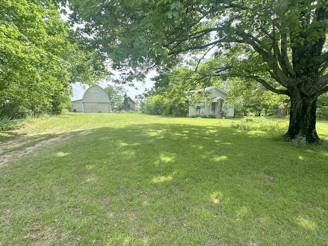 616 Beryl Rd, Spokane, MO 65754 - view of green lawn featuring a barn and an outbuilding