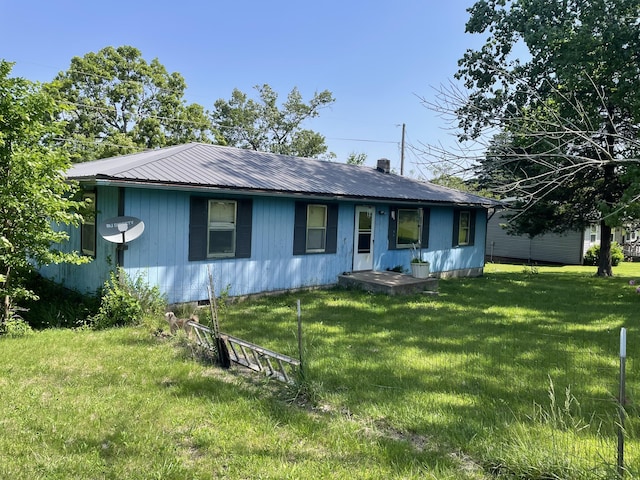 view of front facade featuring a front lawn and metal roof