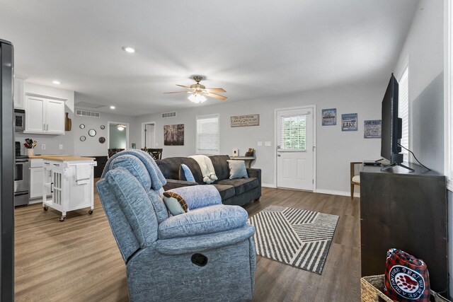 17 Montague Ln, Kimberling City, MO 65686 - living area featuring ceiling fan, wood finished floors, recessed lighting, and baseboards