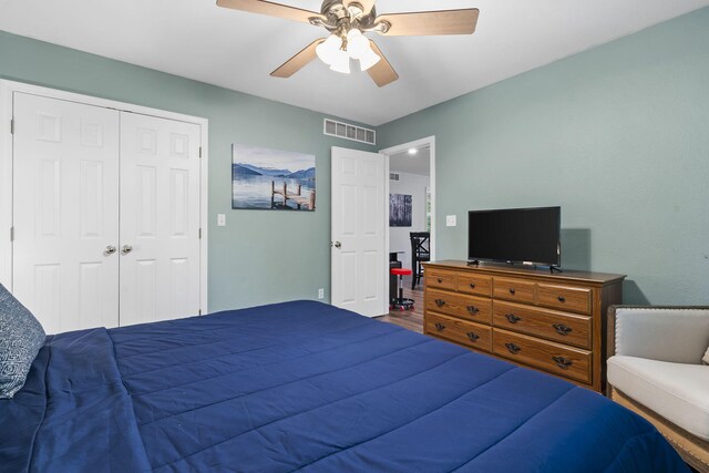 17 Montague Ln, Kimberling City, MO 65686 - bedroom with ceiling fan, a closet, and wood finished floors