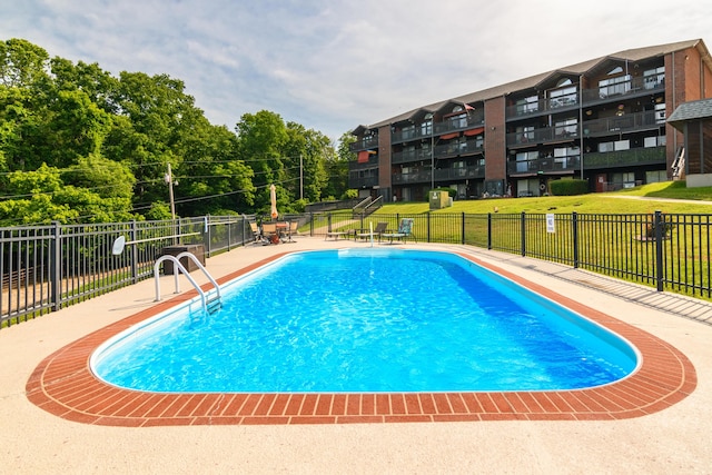 150 Sunken Forest Dr Unit 190, Forsyth, MO 65653 - community pool with a patio